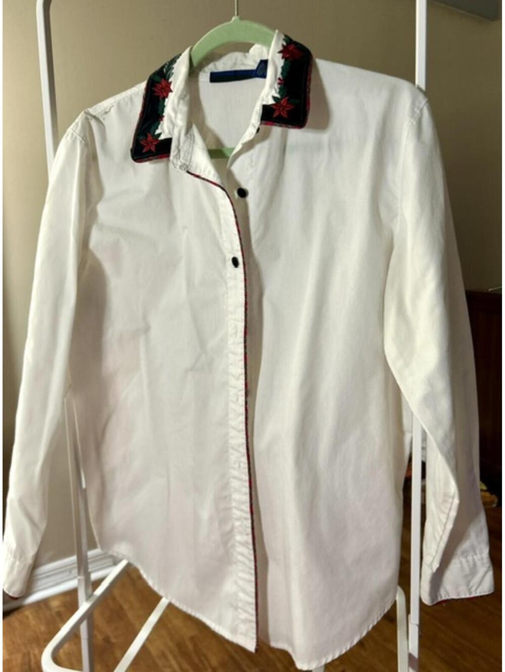 White Christmas Button-Up Shirt with Embroidered Poinsettia Collar Detail Sz PM